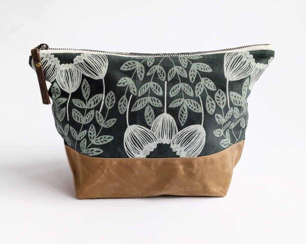 Traveler Pouch - Spring Garden Green